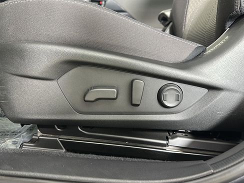 Used 2024 Subaru Crosstrek 2.0i Premium image 5