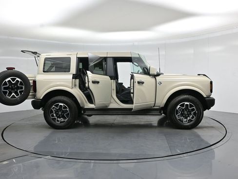 New 2026 Ford Bronco Outer Banks AWD/4WD image 4