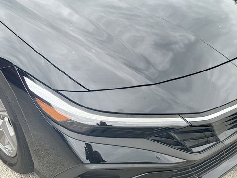 Used 2025 Hyundai Elantra SE FWD image 31