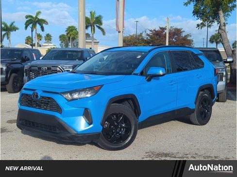 Used 2019 Toyota RAV4 LE image 1