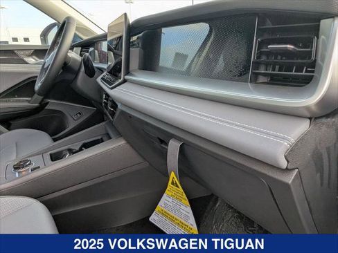 New 2025 Volkswagen Tiguan SE AWD/4WD image 19