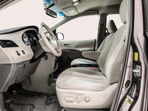 Used 2011 Toyota Sienna LE image 13