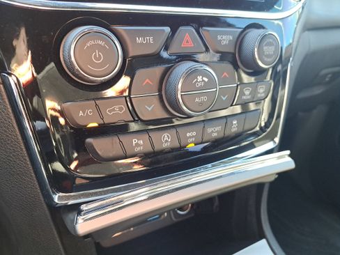 Used 2021 Jeep Grand Cherokee Laredo X image 27