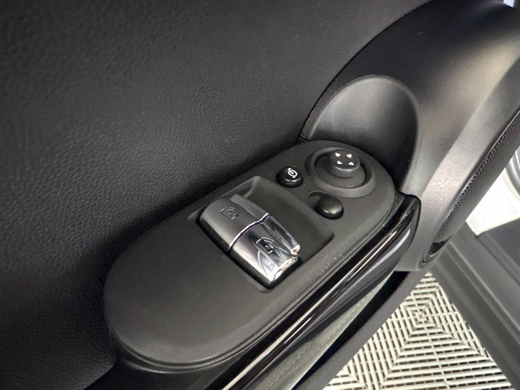 Certified 2024 MINI Cooper SE FWD image 23