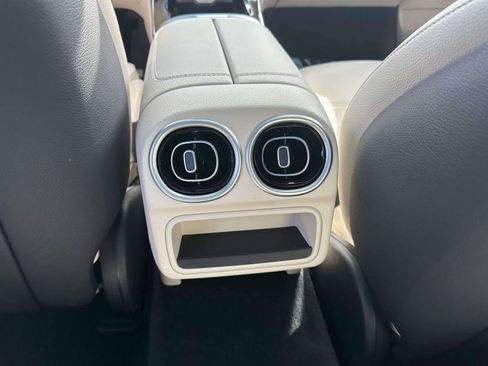 Used 2022 Mercedes-Benz C 300 4MATIC Sedan image 11