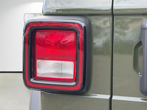 Used 2020 Jeep Wrangler Unlimited Sport image 11