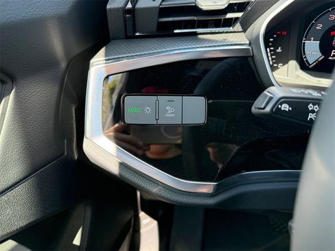 New 2025 Audi Q3 2.0T Premium image 24
