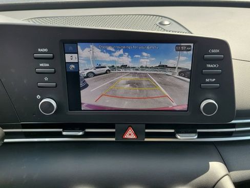 Used 2025 Hyundai Elantra SE FWD image 22