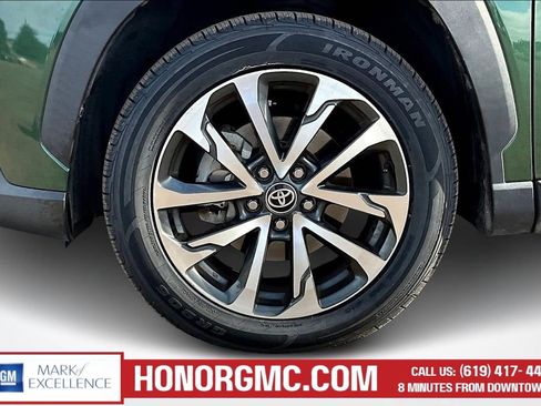 Used 2022 Toyota Corolla Cross XLE w/ Convenience Package image 31