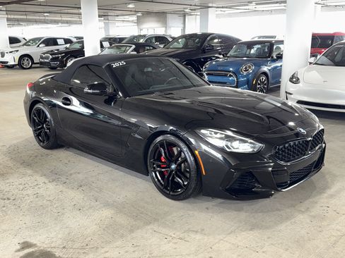Used 2022 BMW Z4 M40i w/ Premium Package image 2