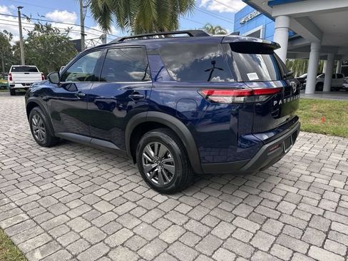 Used 2025 Nissan Pathfinder SV FWD image 33