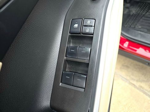 Used 2023 Toyota Highlander XLE image 31