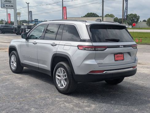 Used 2026 Jeep Grand Cherokee Laredo w/ Trailer Tow Package AWD/4WD image 5