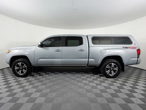 Used 2018 Toyota Tacoma TRD Sport AWD/4WD image 13
