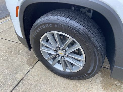 Used 2022 Chevrolet Traverse LT FWD image 26