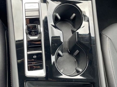 Used 2025 Volkswagen Atlas SE image 20