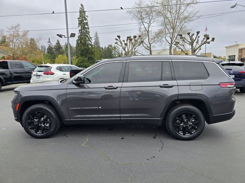 Used 2022 Jeep Grand Cherokee L Limited AWD/4WD image 17