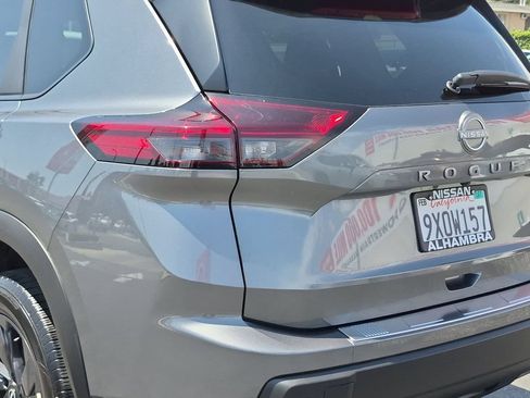 Certified 2026 Nissan Rogue SV FWD image 10