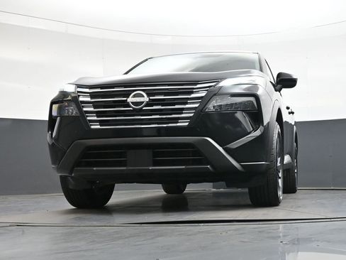 Used 2025 Nissan Rogue SV image 44