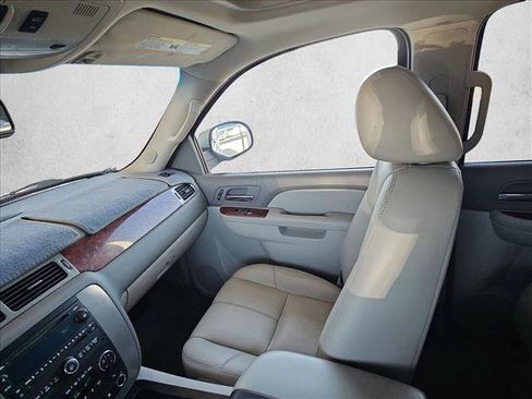 Used 2011 GMC Yukon SLT w/ SLT-2 Equipment Package AWD/4WD image 5