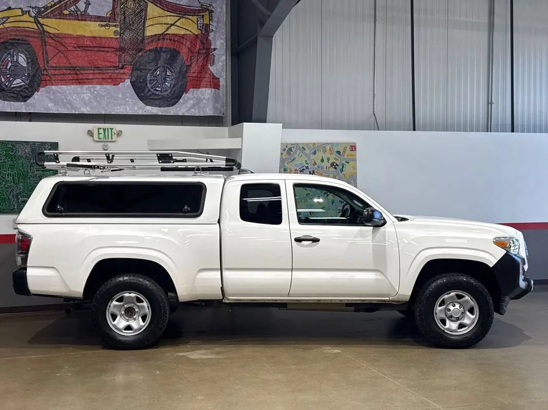 Used 2022 Toyota Tacoma SR AWD/4WD image 3