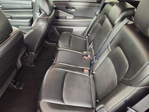 Used 2023 Nissan Pathfinder SL AWD/4WD image 15