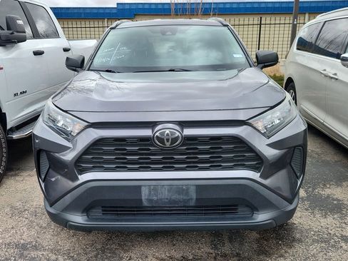 Used 2019 Toyota RAV4 LE image 2