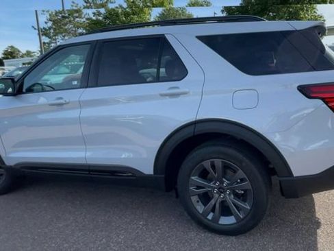 New 2026 Ford Explorer Active w/ Active Comfort Package AWD/4WD image 4