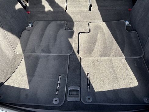 Used 2022 Porsche Macan image 35