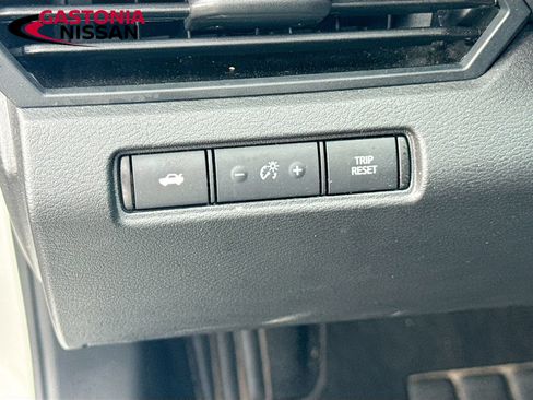 Used 2025 Nissan Altima 2.5 SV FWD image 13