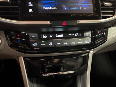 Used 2016 Honda Accord Touring image 22