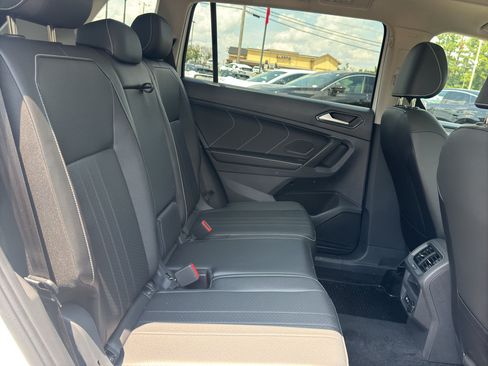 Used 2024 Volkswagen Tiguan SE AWD/4WD image 17