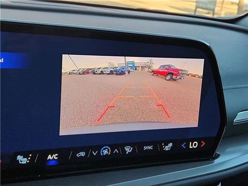 New 2026 Chevrolet Traverse LT image 14