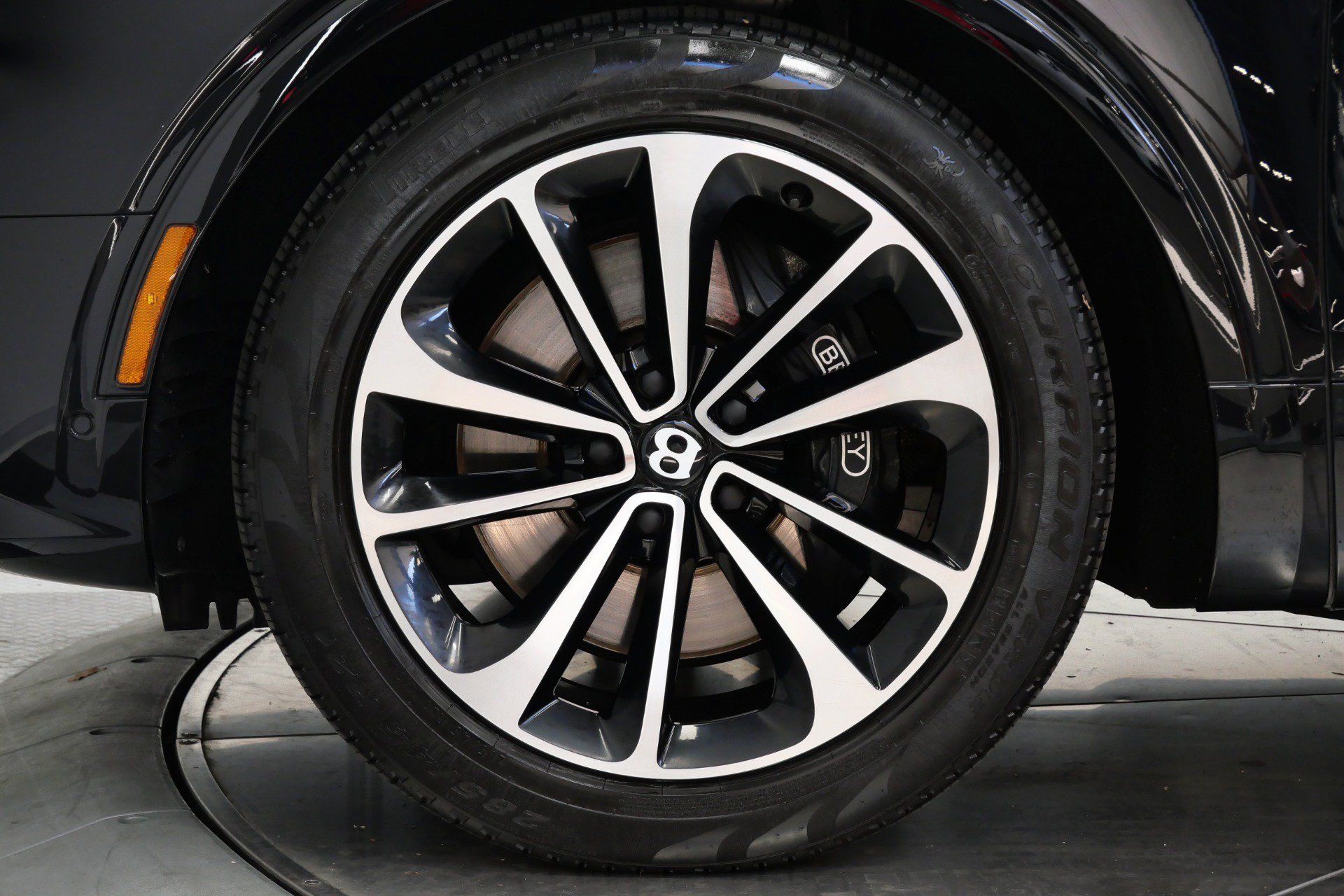 Used 2023 Bentley Bentayga AWD/4WD image 10