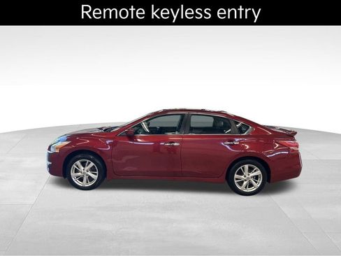 Used 2013 Nissan Altima 2.5 SV FWD image 2