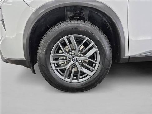Used 2024 Nissan Rogue S FWD image 26