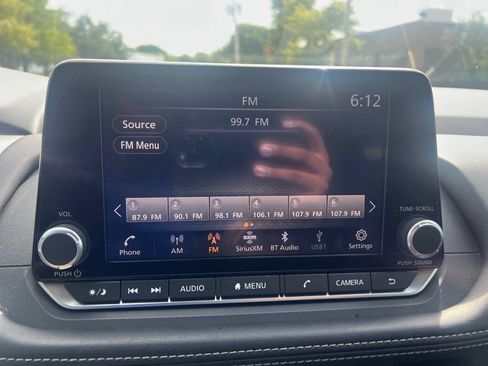 Used 2024 Nissan Rogue SV FWD image 4