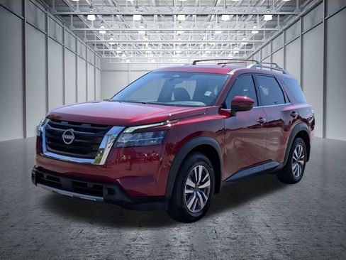 Used 2024 Nissan Pathfinder SL FWD image 4