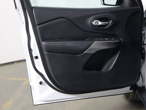 Used 2019 Jeep Cherokee Limited AWD/4WD image 19