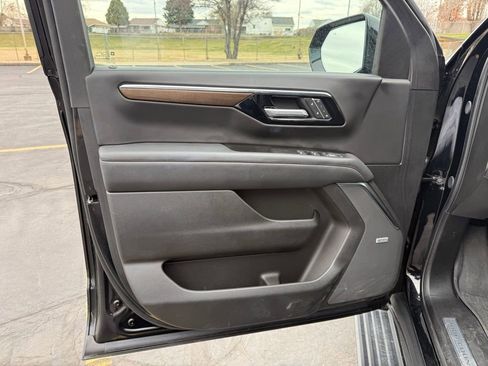 Used 2025 Chevrolet Tahoe High Country image 10