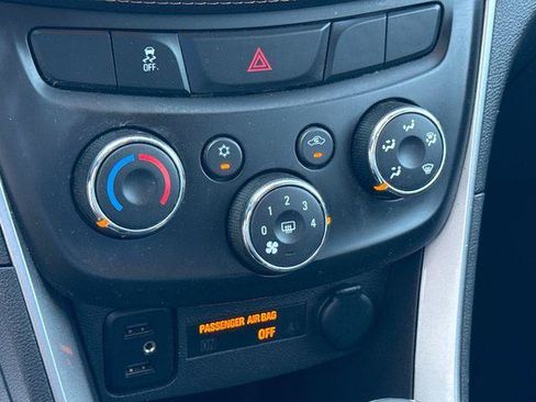 Used 2022 Chevrolet Trax LT w/ Driver Confidence Package AWD/4WD image 17