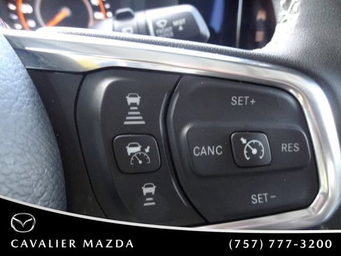 Used 2025 Jeep Wrangler Unlimited Sahara AWD/4WD image 18