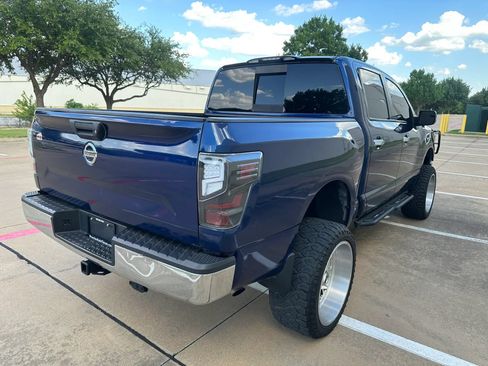 Used 2017 Nissan Titan SV AWD/4WD image 11