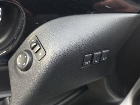 Used 2018 Nissan Rogue SL w/ Premium Package image 15