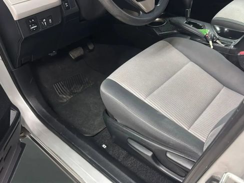 Used 2014 Toyota RAV4 LE AWD/4WD image 24