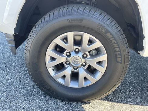 Used 2017 Toyota Tacoma SR5 image 37