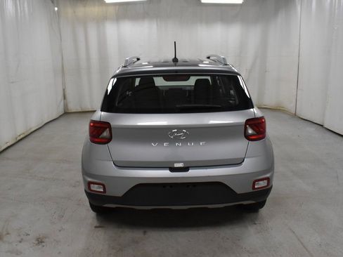 Used 2024 Hyundai Venue SEL image 6