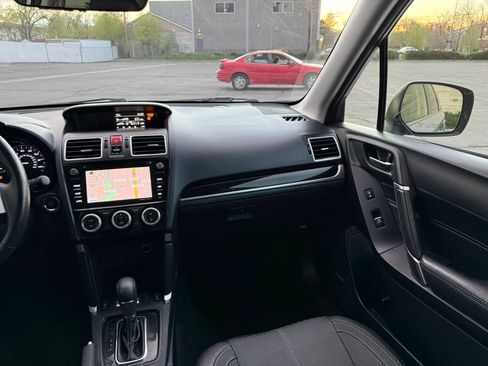 Used 2017 Subaru Forester 2.5i Touring AWD/4WD image 19