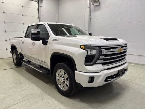 Used 2024 Chevrolet Silverado 2500 High Country w/ High Country Premium Package AWD/4WD image 2