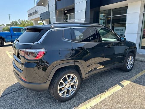Used 2024 Jeep Compass Latitude AWD/4WD image 5